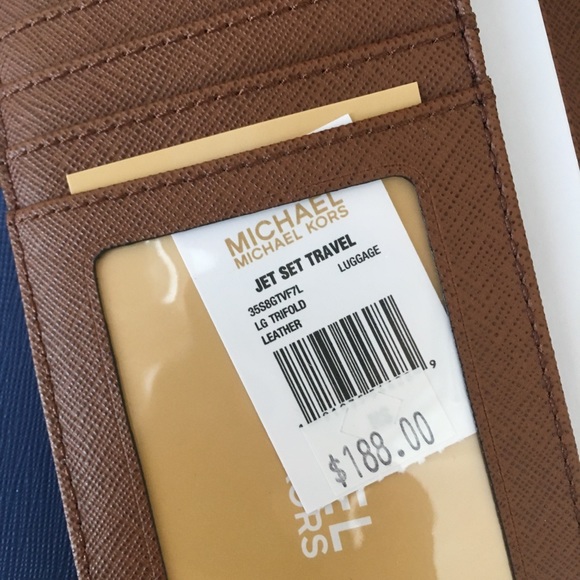 New mk jet set travel Large trifold wallet - Picture 6 of 7